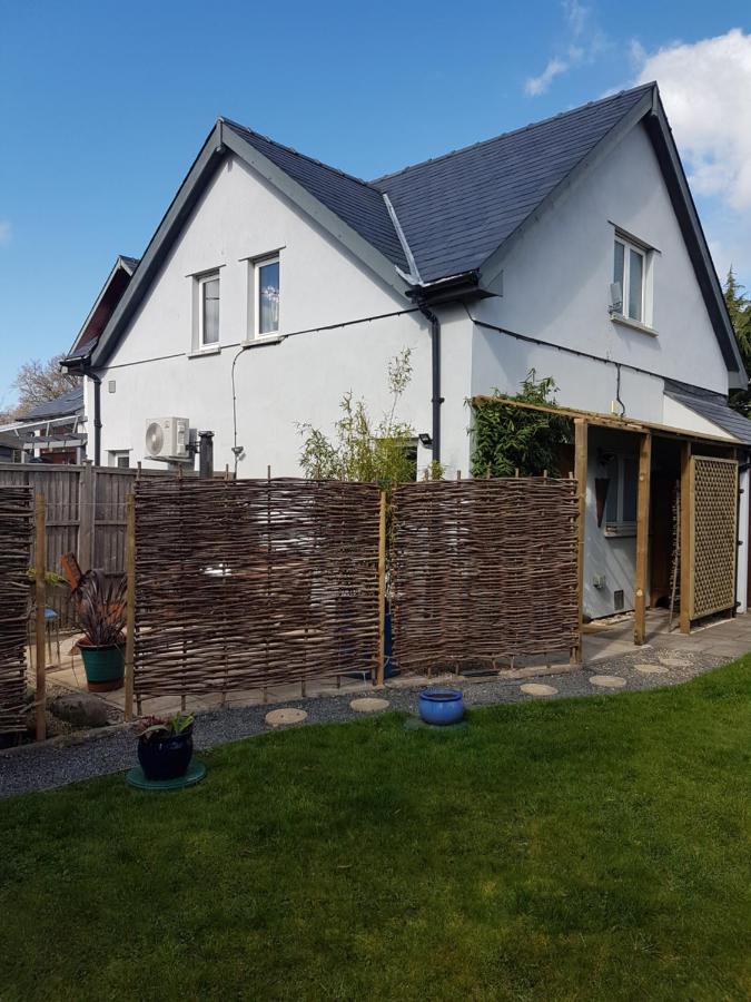 Post Office Row Apartment And Garden Crickhowell Exterior photo
